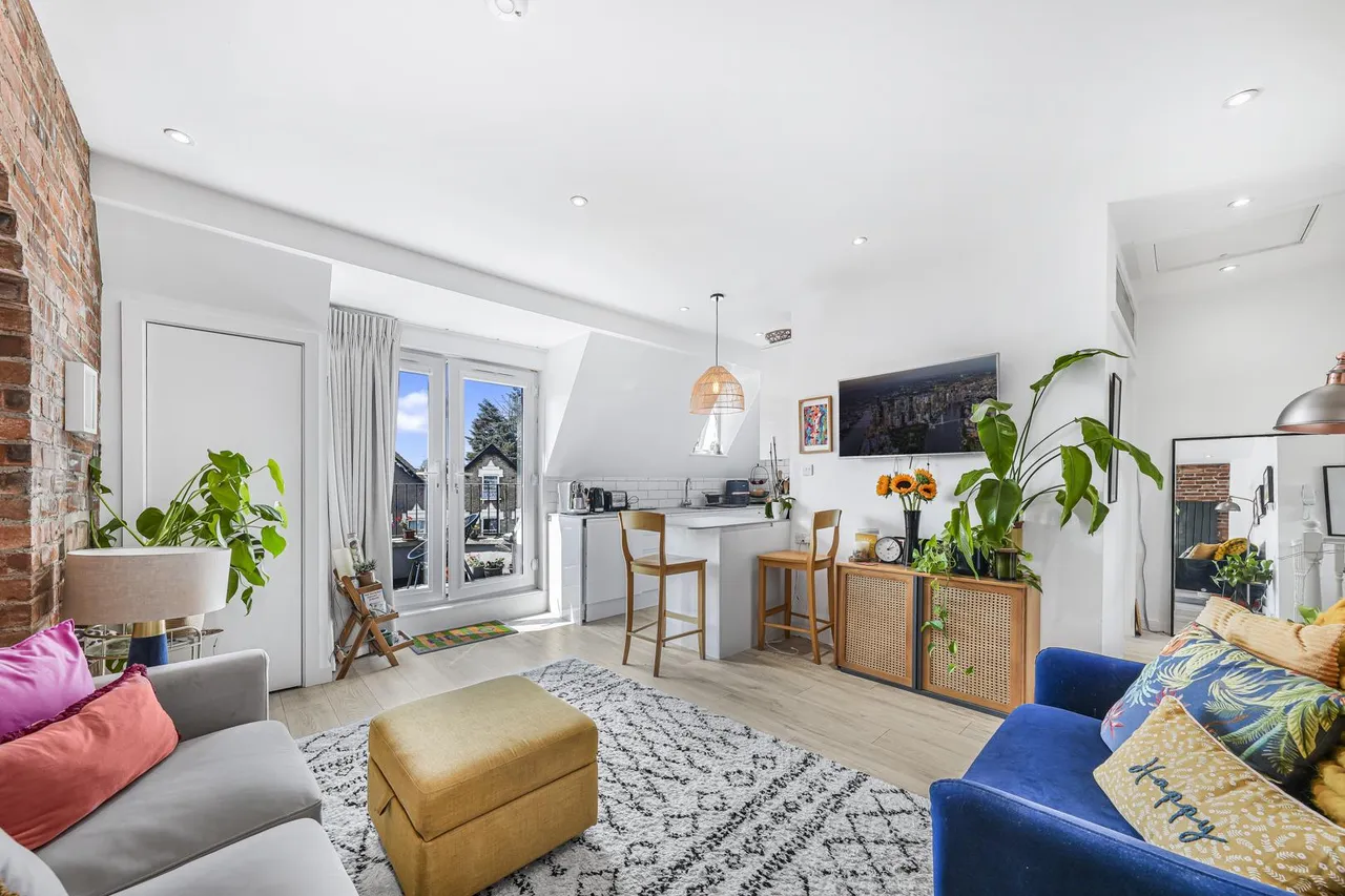 High Road, Wood Green, N22, photo 3