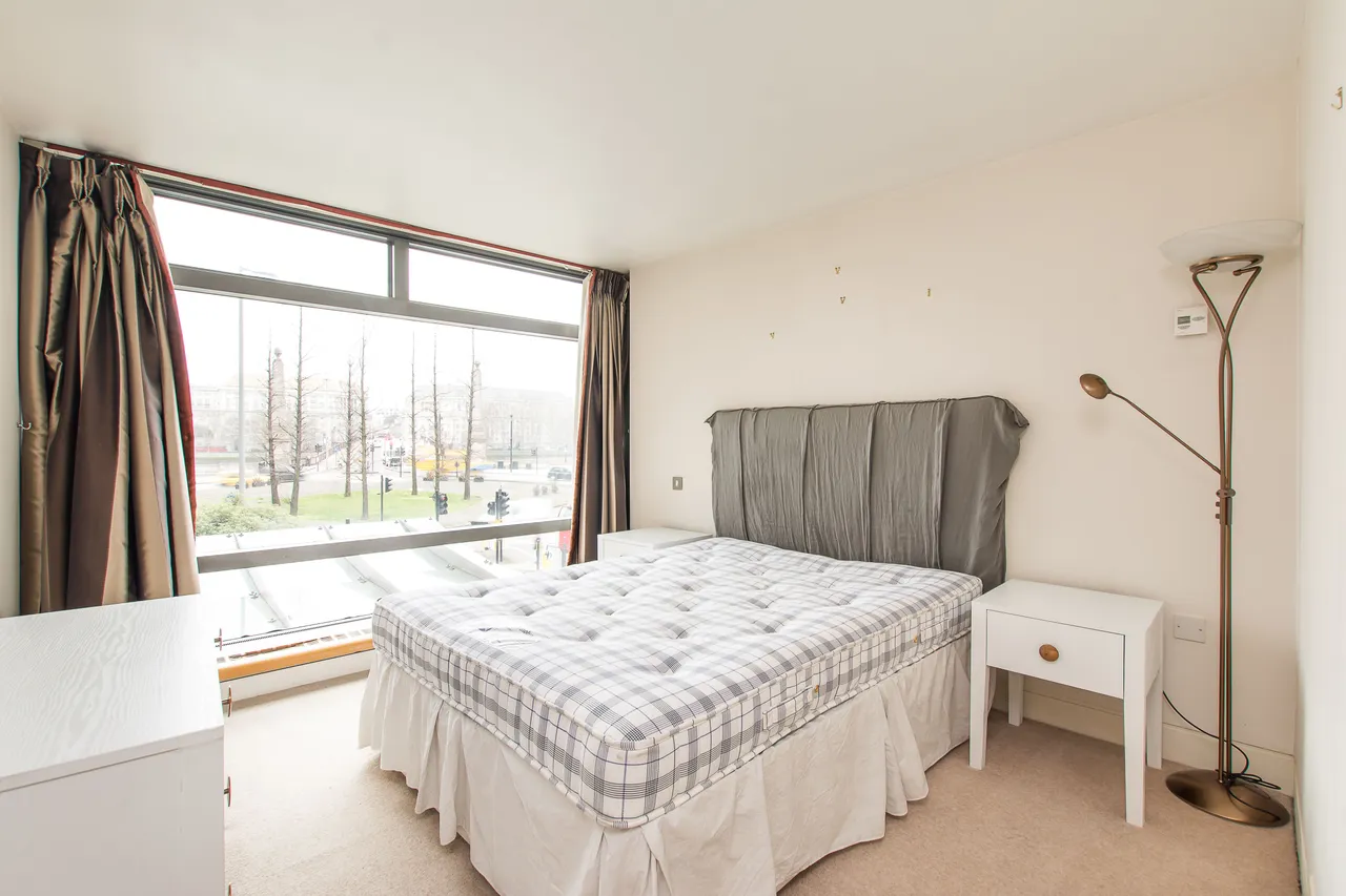 A08 Parliament View Apartments, 1 Albert Embankment, London, photo 2