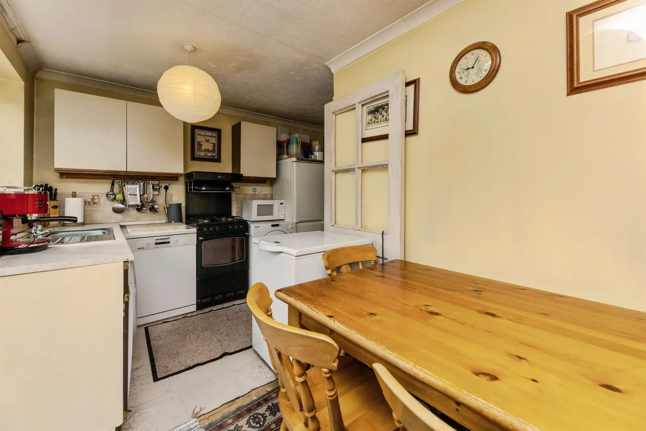 Bishop Way, Tingley, WAKEFIELD, photo 4