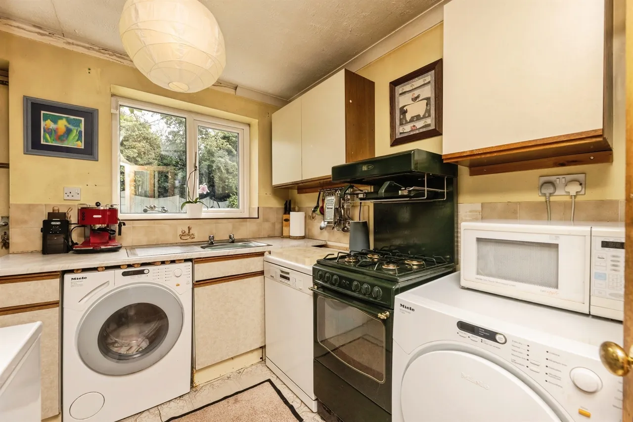 Bishop Way, Tingley, WAKEFIELD, photo 2