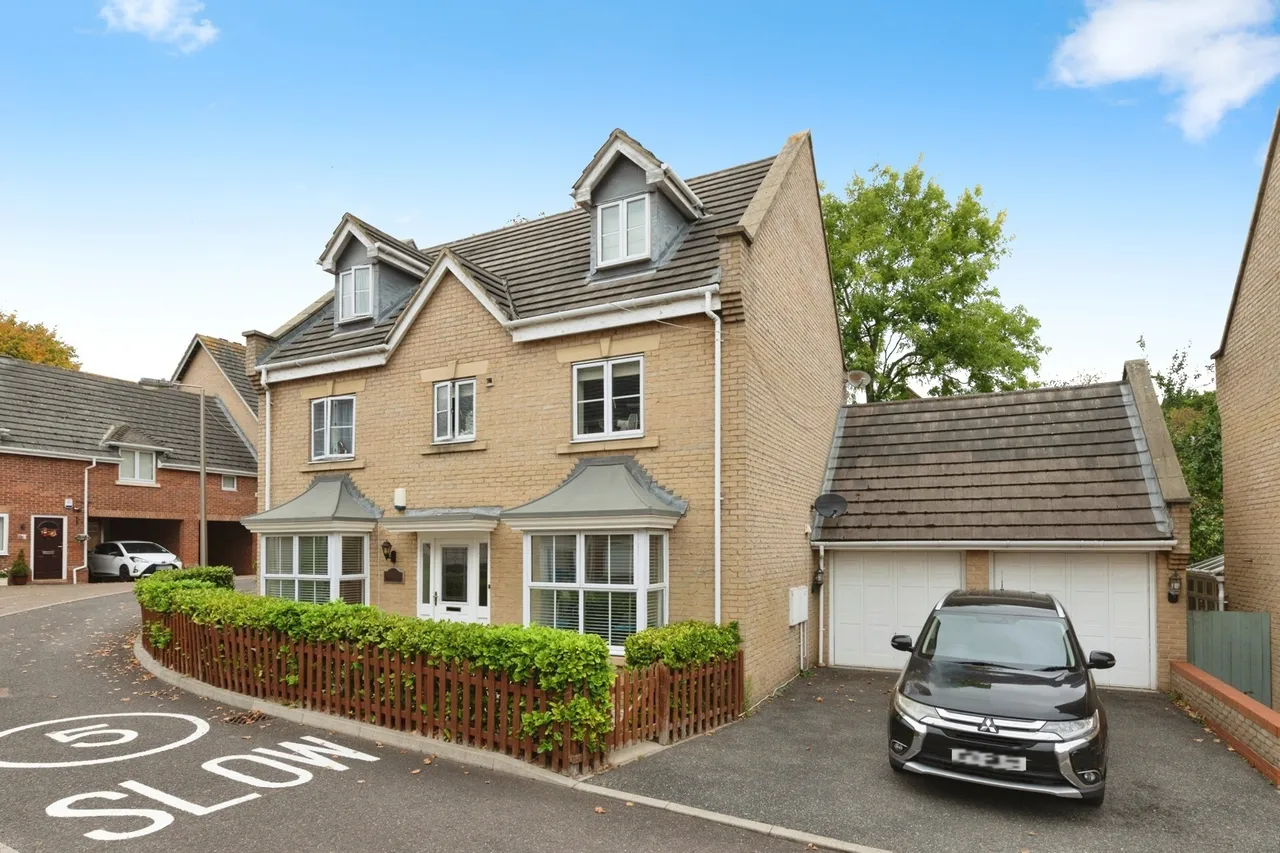 Chichester Close, Chafford Hundred, Grays, Essex, RM16, photo 2