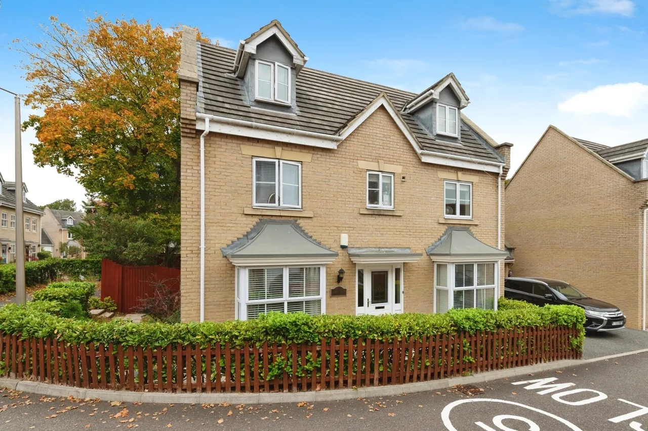5 bed house for sale — Chichester Close, Chafford Hundred, Grays, Essex, RM16