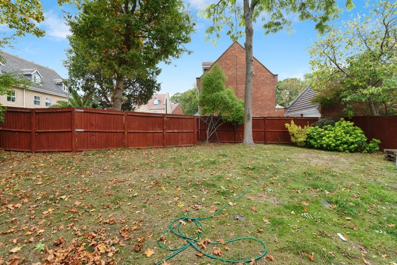 Chichester Close, Chafford Hundred, Grays, Essex, RM16, photo 18