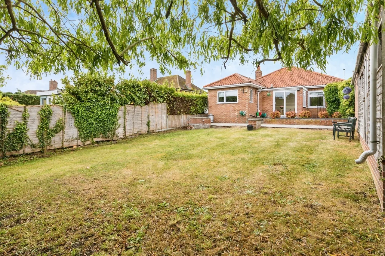 2 bed house for sale — Hillside Road East, Bungay, Suffolk, NR35