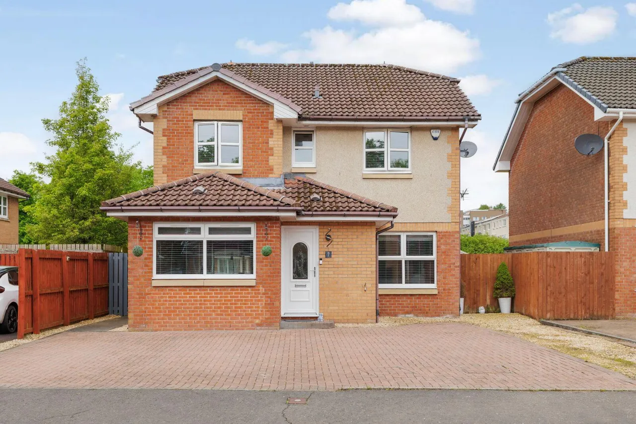 5 bed house for sale — Halidon Avenue, Cumbernauld, G67 4FB