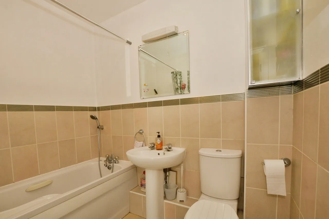 Hedgers Way, Kingsnorth, TN23, photo 10