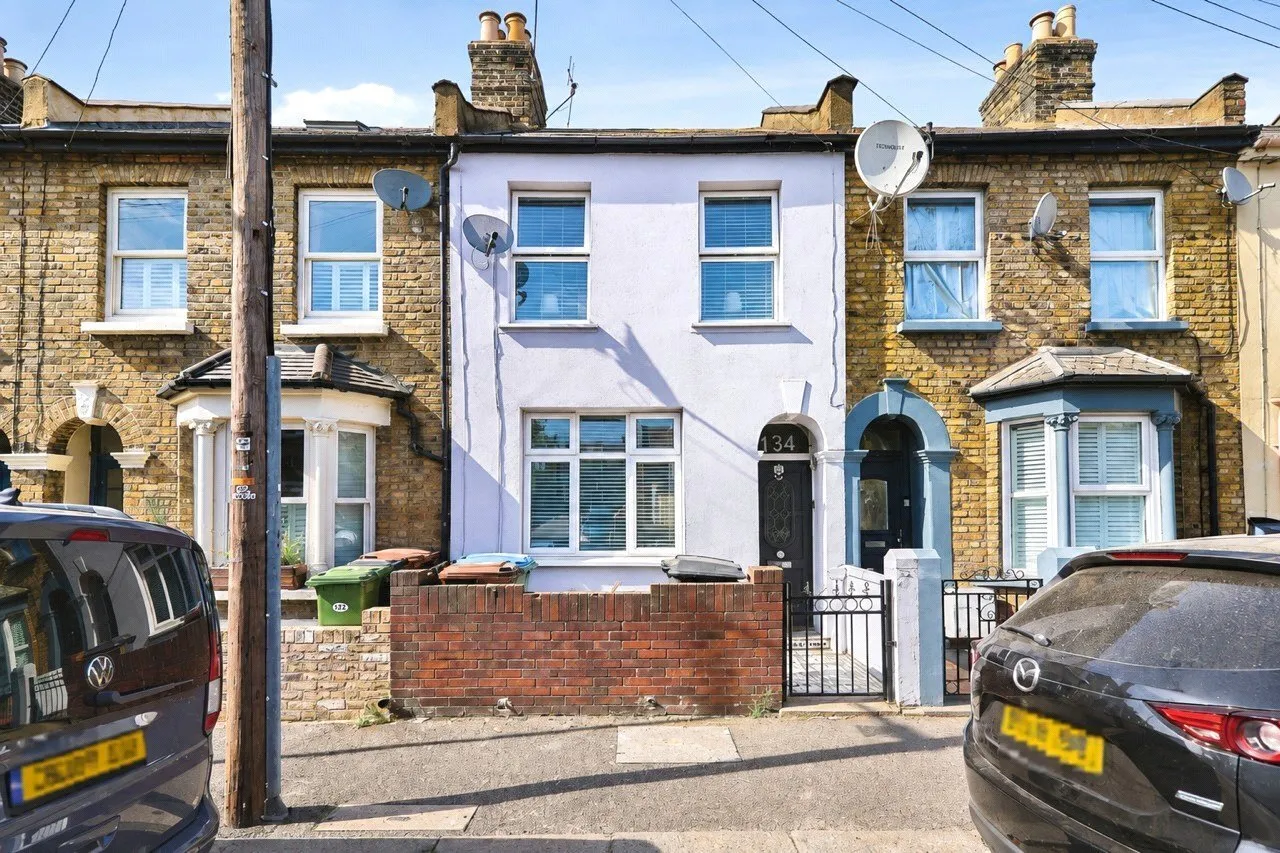 2 bed house for sale — Stewart Road, Stratford, London, E15