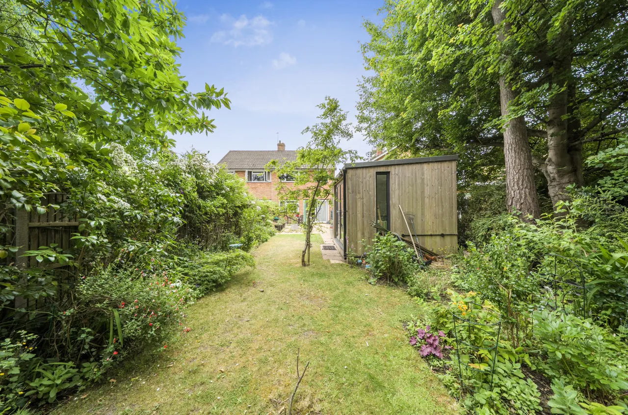 Macdonald Road, Lightwater, Surrey, GU18 5XY, photo 10