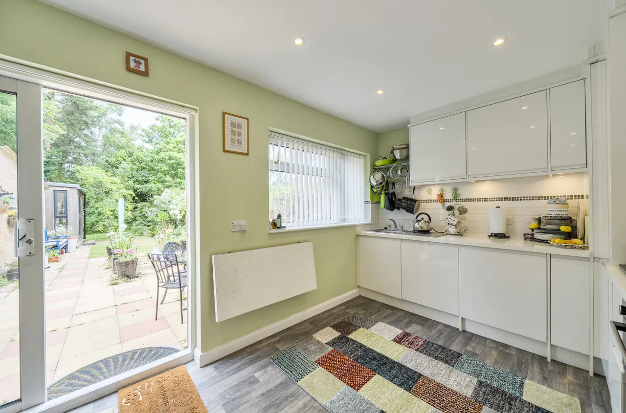 Macdonald Road, Lightwater, Surrey, GU18 5XY, photo 6