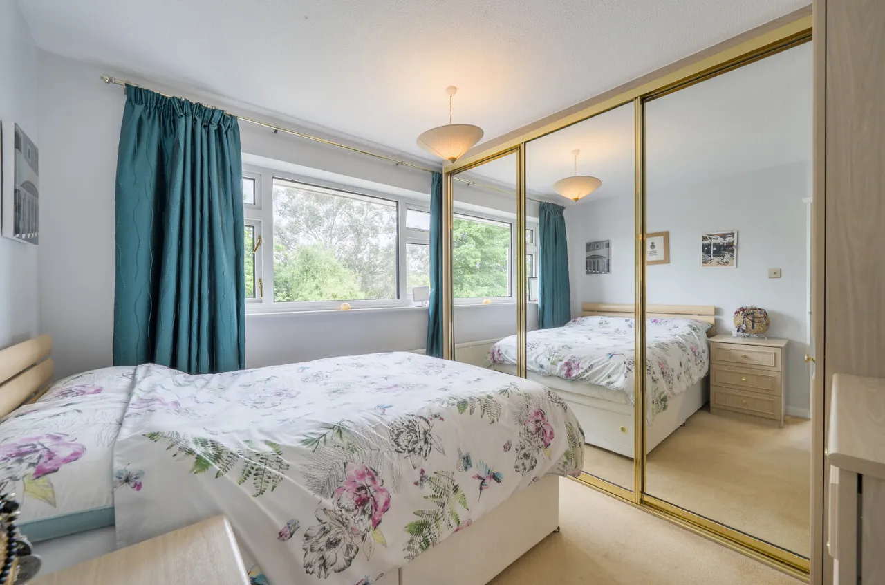Macdonald Road, Lightwater, Surrey, GU18 5XY, photo 12