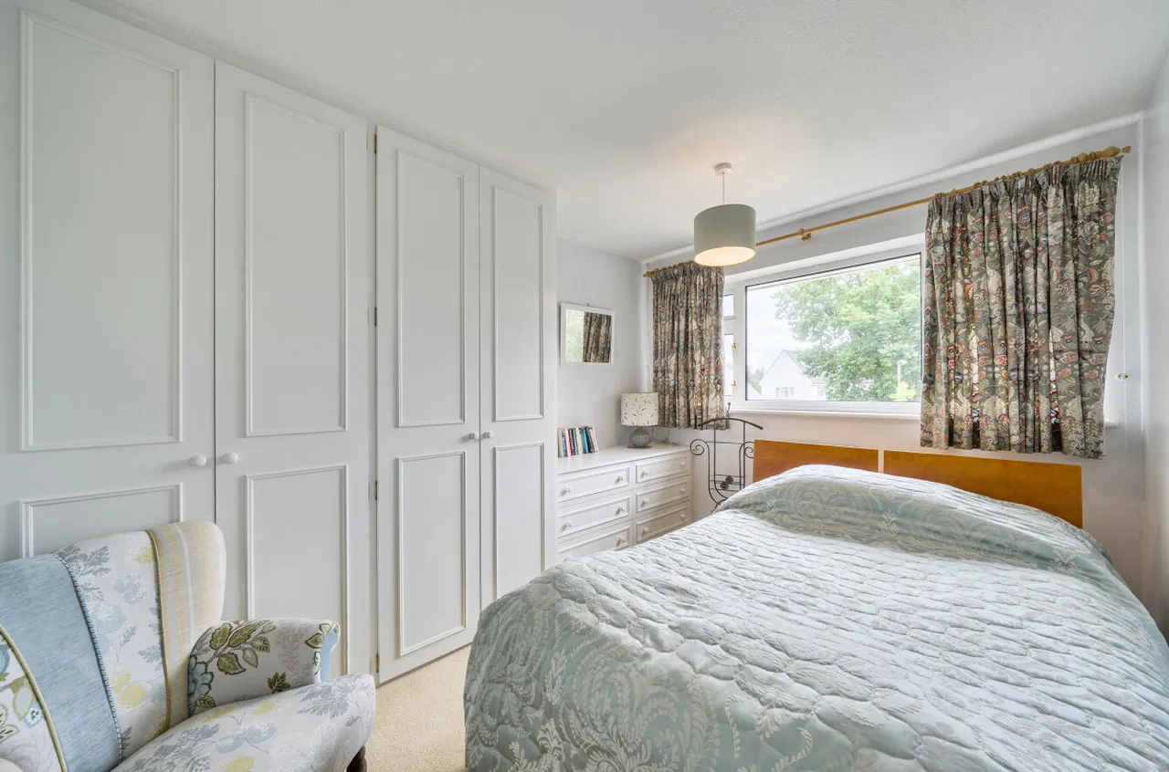 Macdonald Road, Lightwater, Surrey, GU18 5XY, photo 9