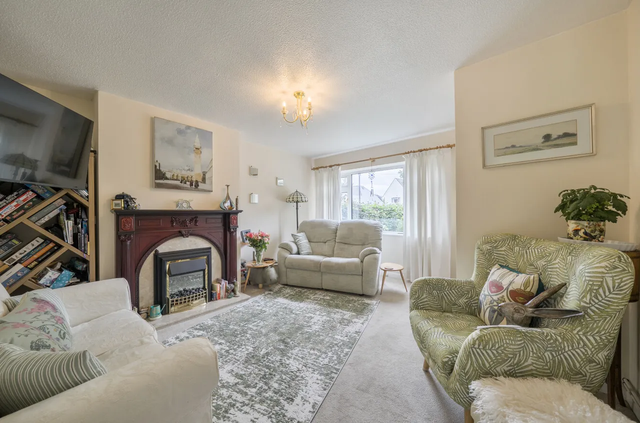 Macdonald Road, Lightwater, Surrey, GU18 5XY, photo 4