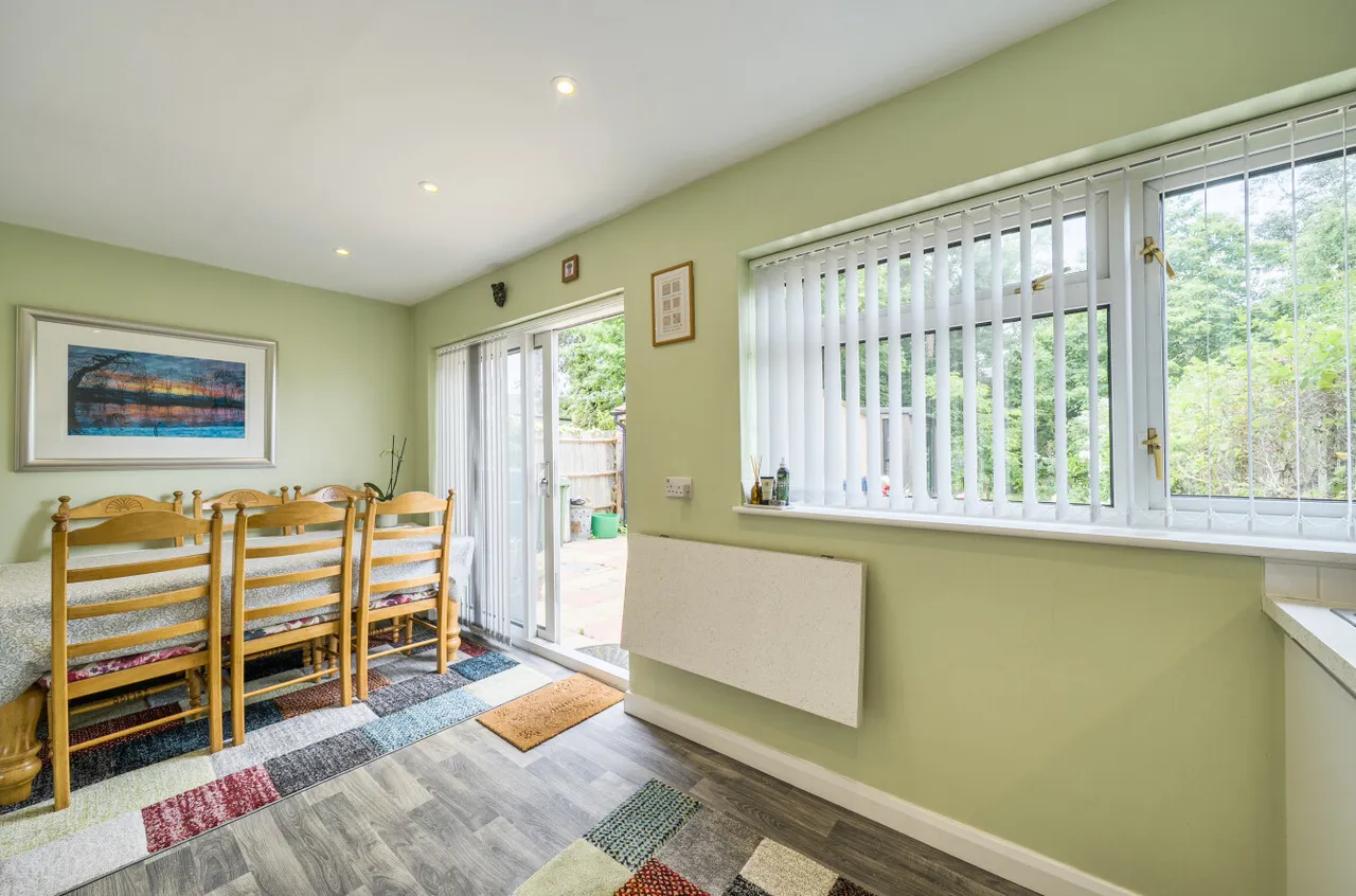 Macdonald Road, Lightwater, Surrey, GU18 5XY, photo 8