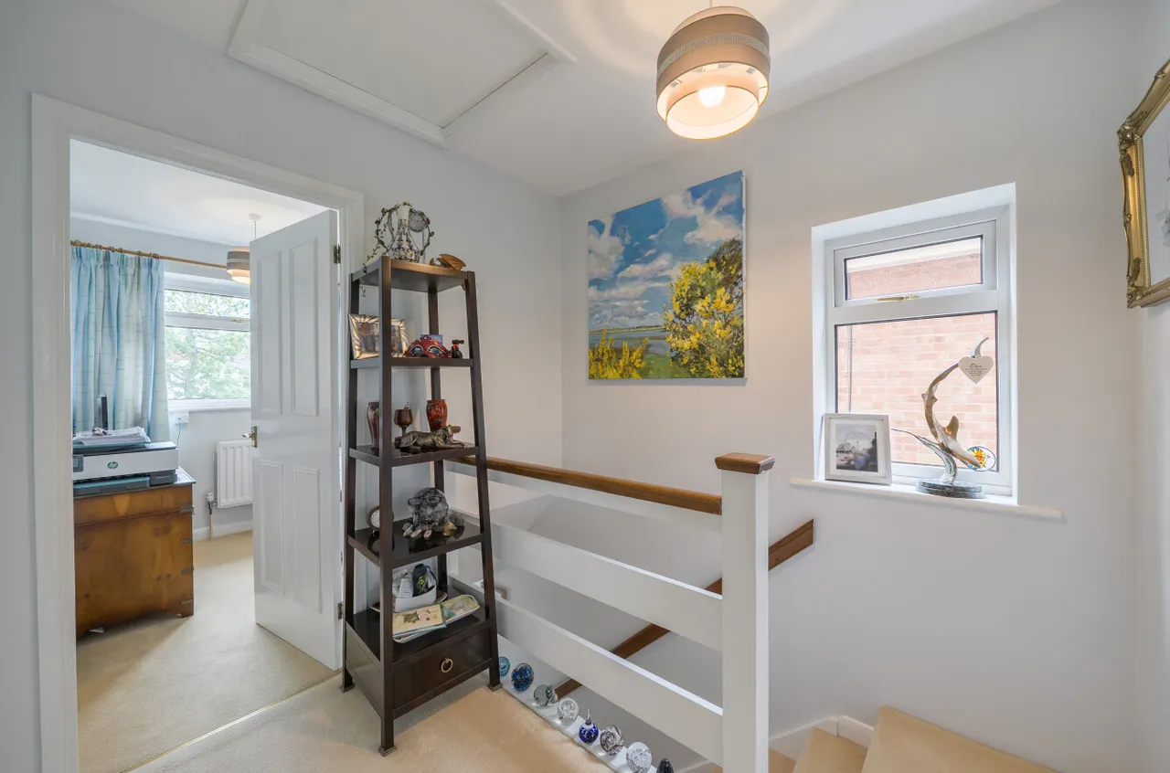 Macdonald Road, Lightwater, Surrey, GU18 5XY, photo 14