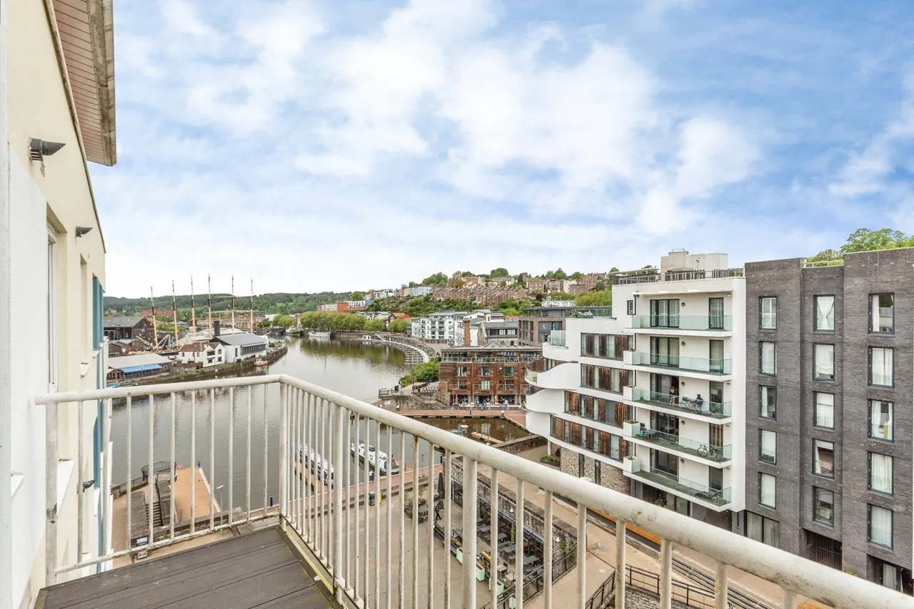 2 bed flat for sale, The Crescent, Hannover Quay, BS1