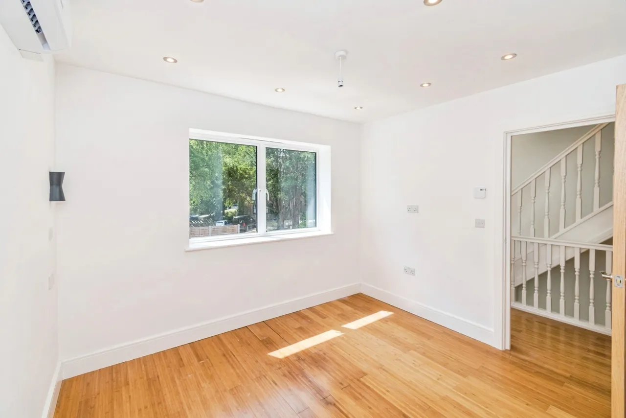 North Hill Close, Winchester, SO22, photo 18