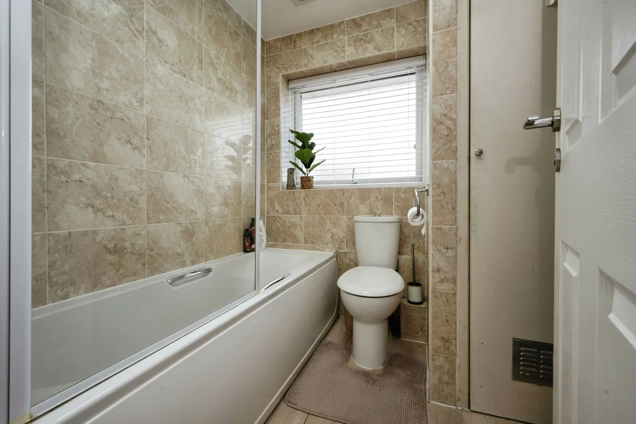 Walnut Walk, Bedford, Bedfordshire, MK42, photo 11