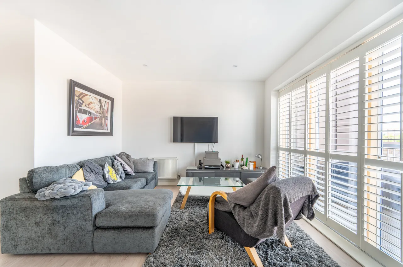 24 Coles Green Court, Coles Green Road, London, photo 3