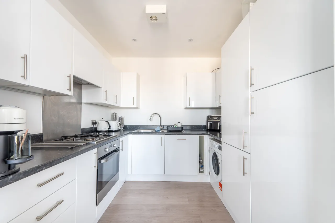 24 Coles Green Court, Coles Green Road, London, photo 4
