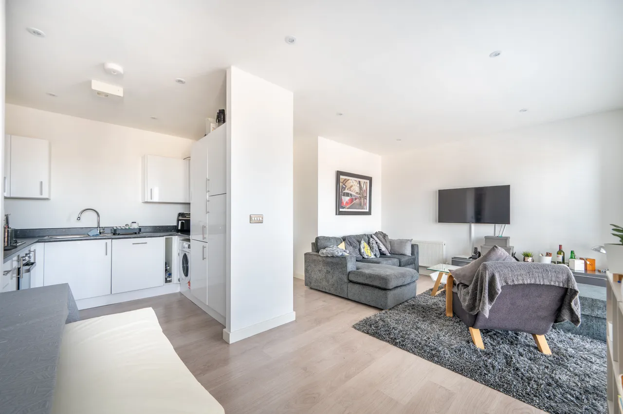 24 Coles Green Court, Coles Green Road, London, photo 12