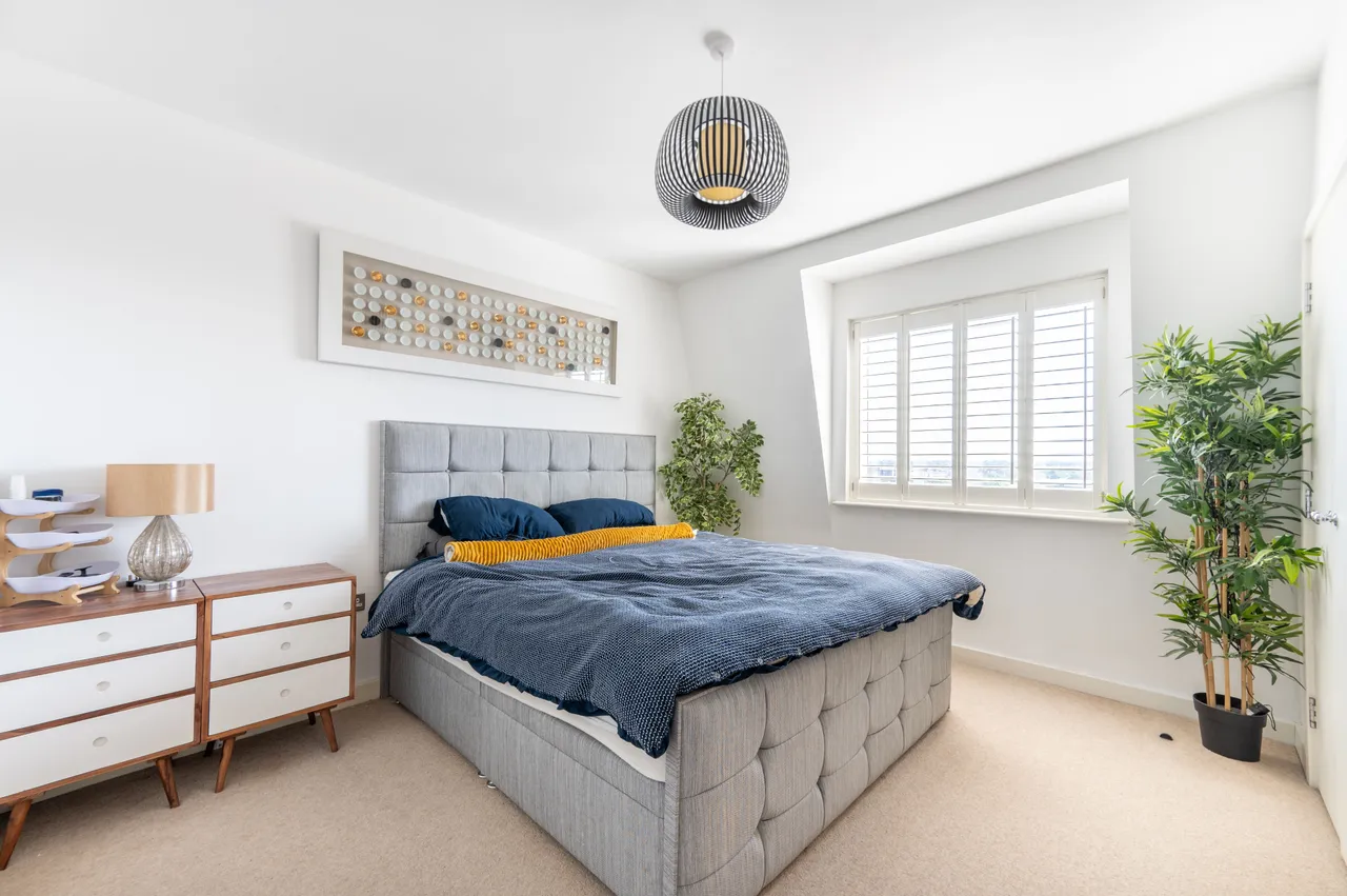 24 Coles Green Court, Coles Green Road, London, photo 5