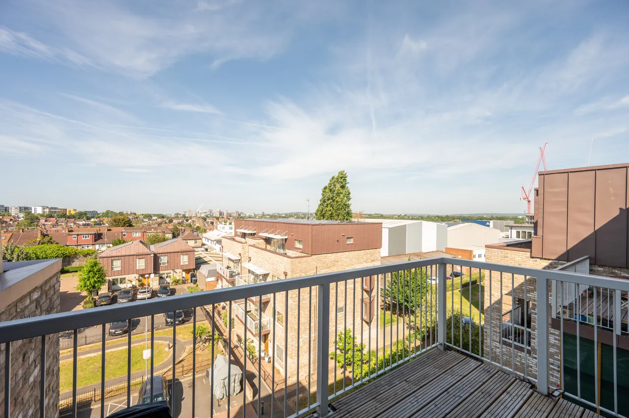 24 Coles Green Court, Coles Green Road, London, photo 9