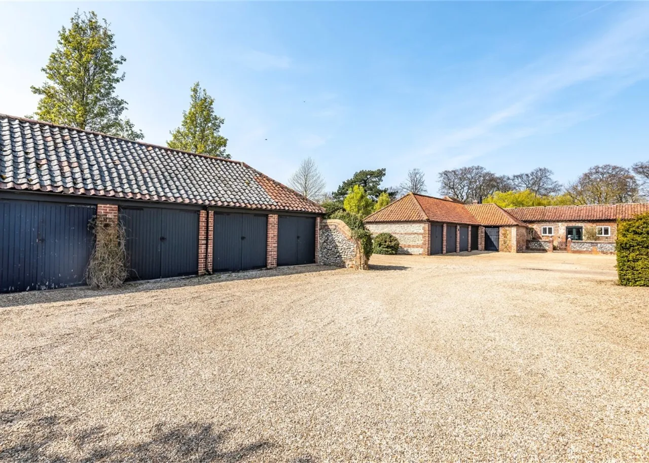 Refined Rural Living in South Creake, photo 12