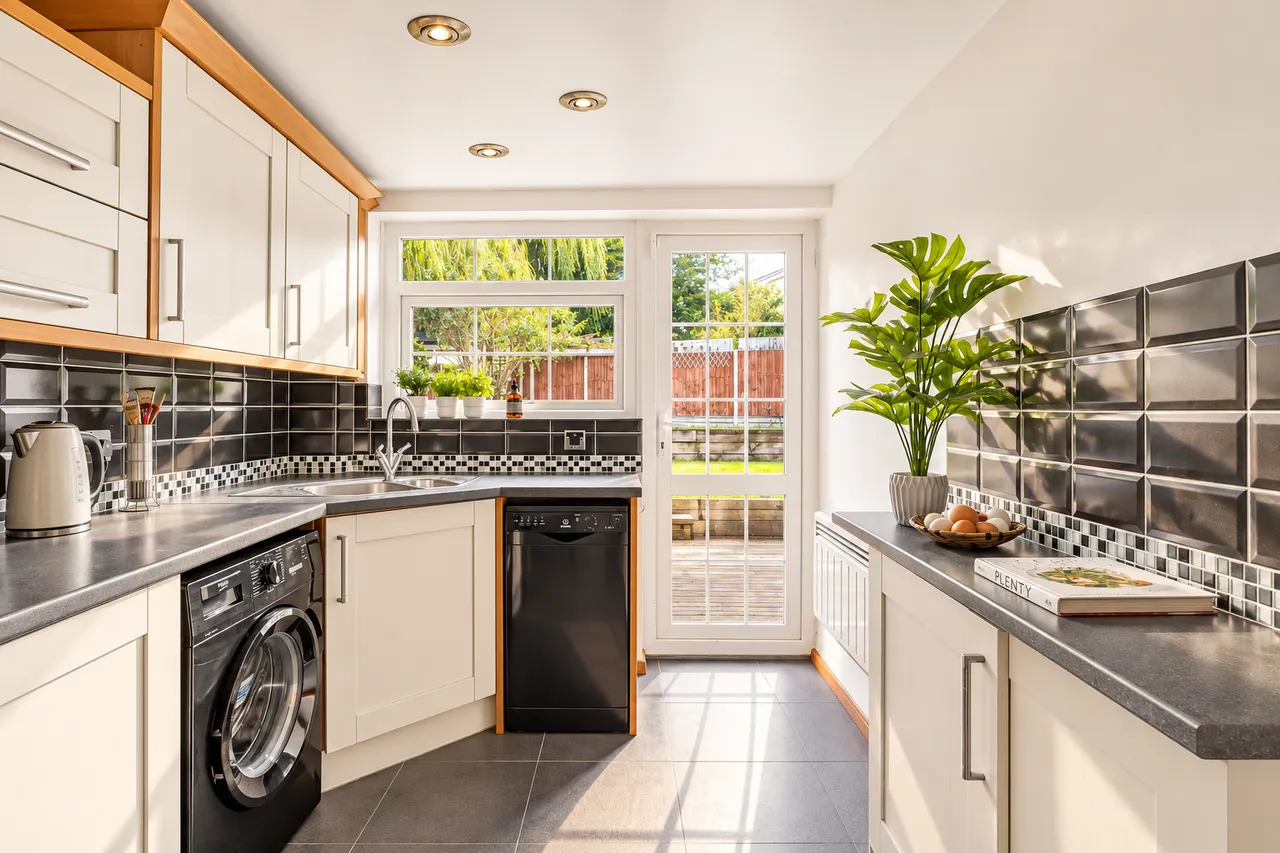 Darwin Close, Cheltenham, GL51, photo 12