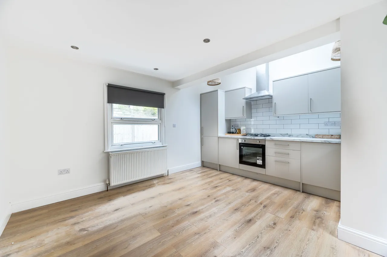 2 bed flat for sale — 47b Sellons Avenue, London
