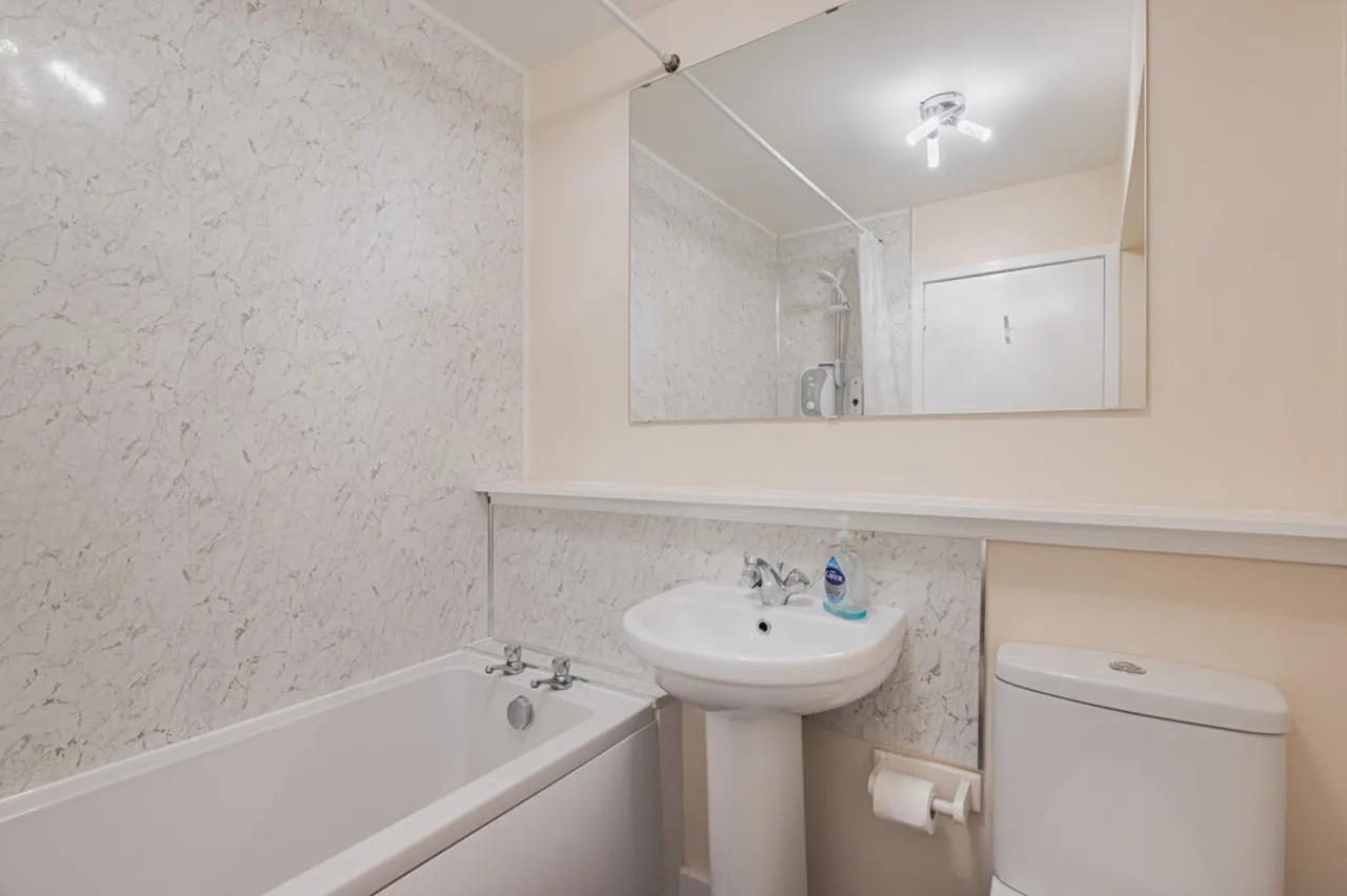 Hutcheon Court, Aberdeen, AB25, photo 11