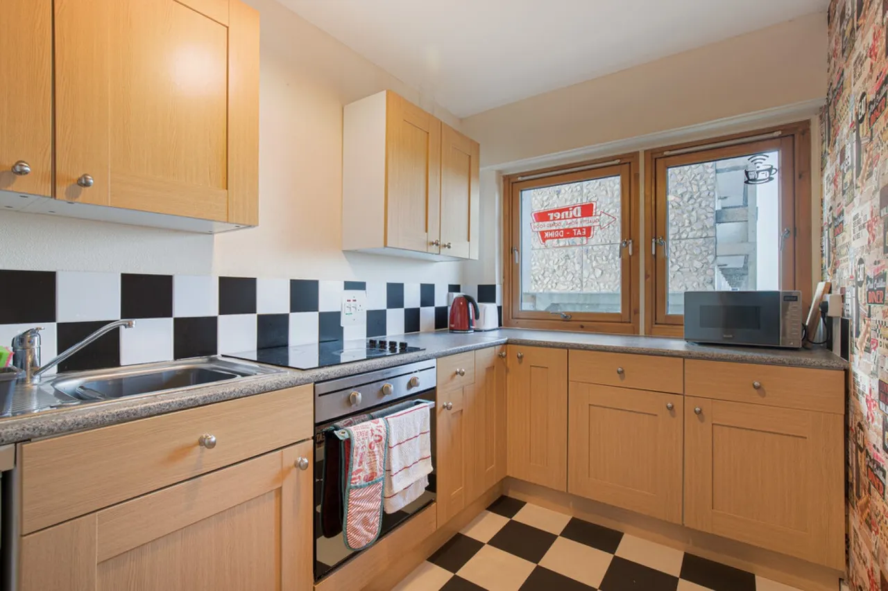 Hutcheon Court, Aberdeen, AB25, photo 4
