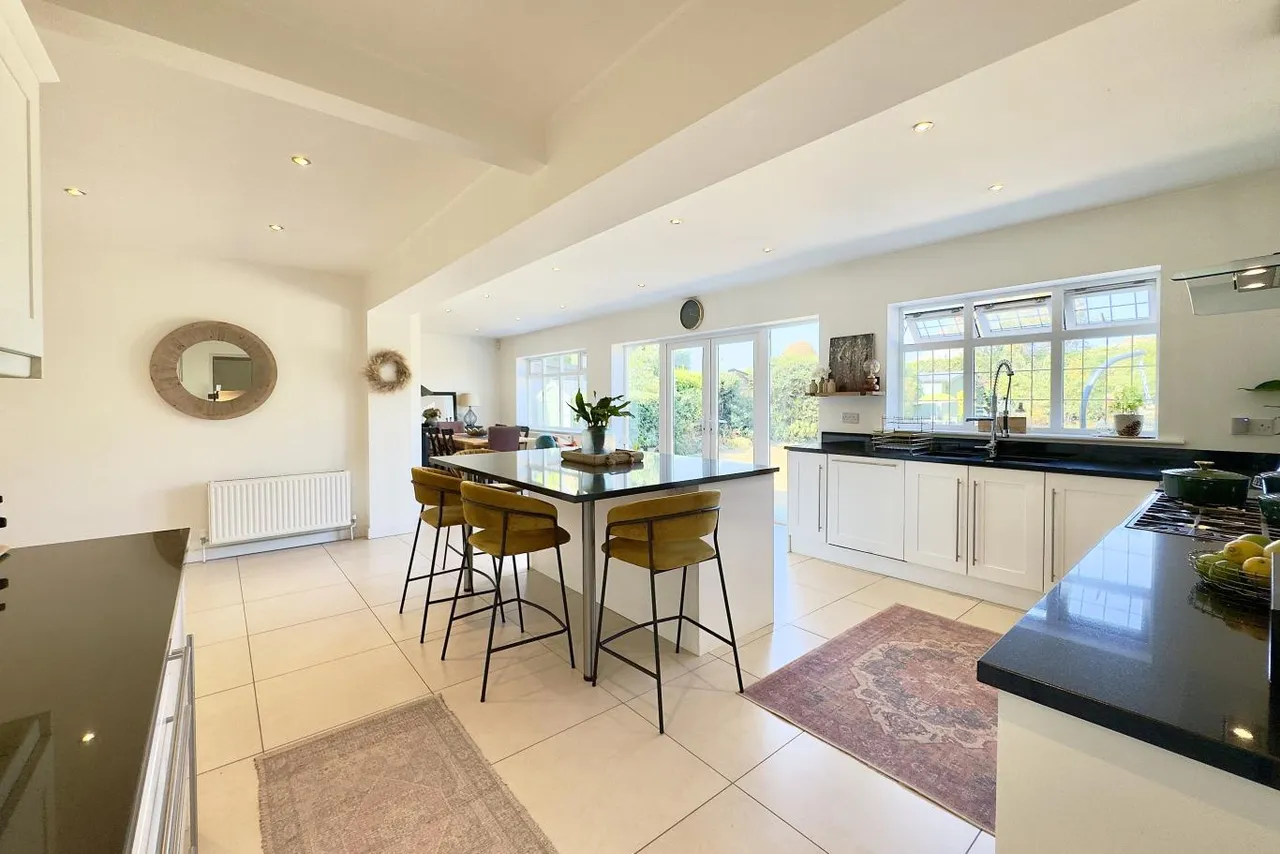 Keith Road, BH3, photo 11