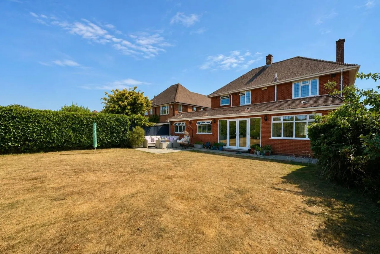 Keith Road, BH3, photo 28