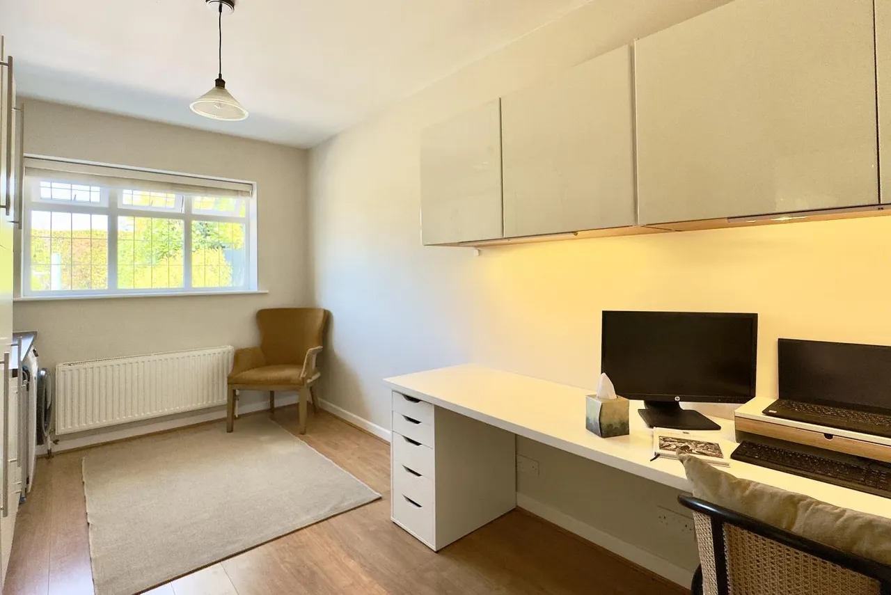 Keith Road, BH3, photo 15