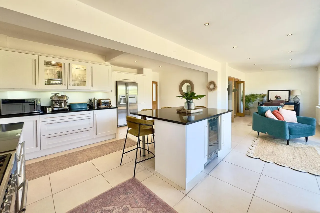 Keith Road, BH3, photo 13