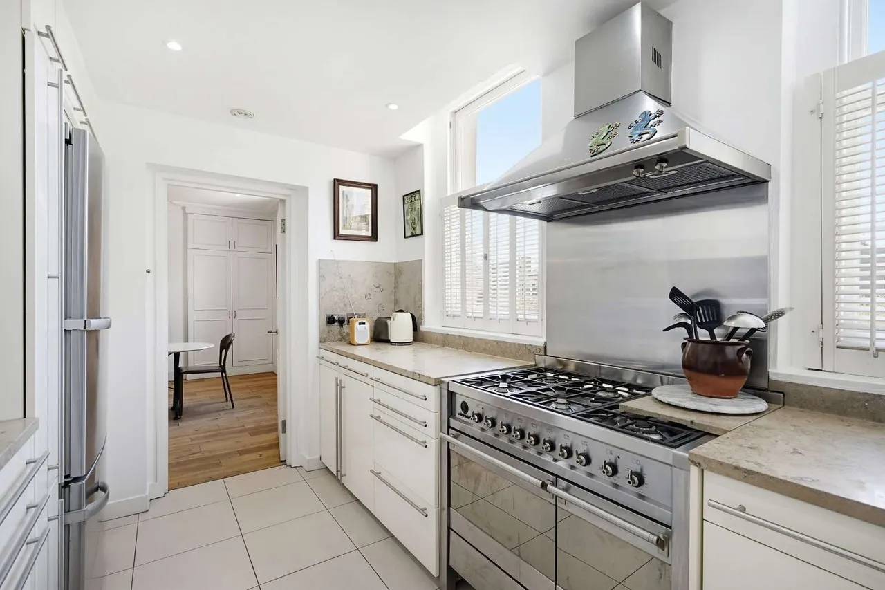 Holland Park Avenue, Holland Park, London, W11 3QY, photo 6