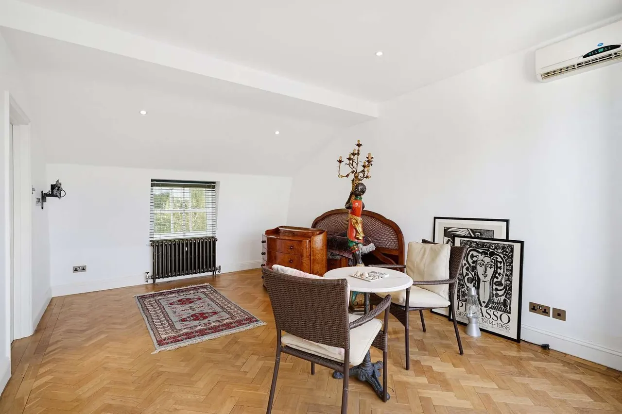 Holland Park Avenue, Holland Park, London, W11 3QY, photo 11