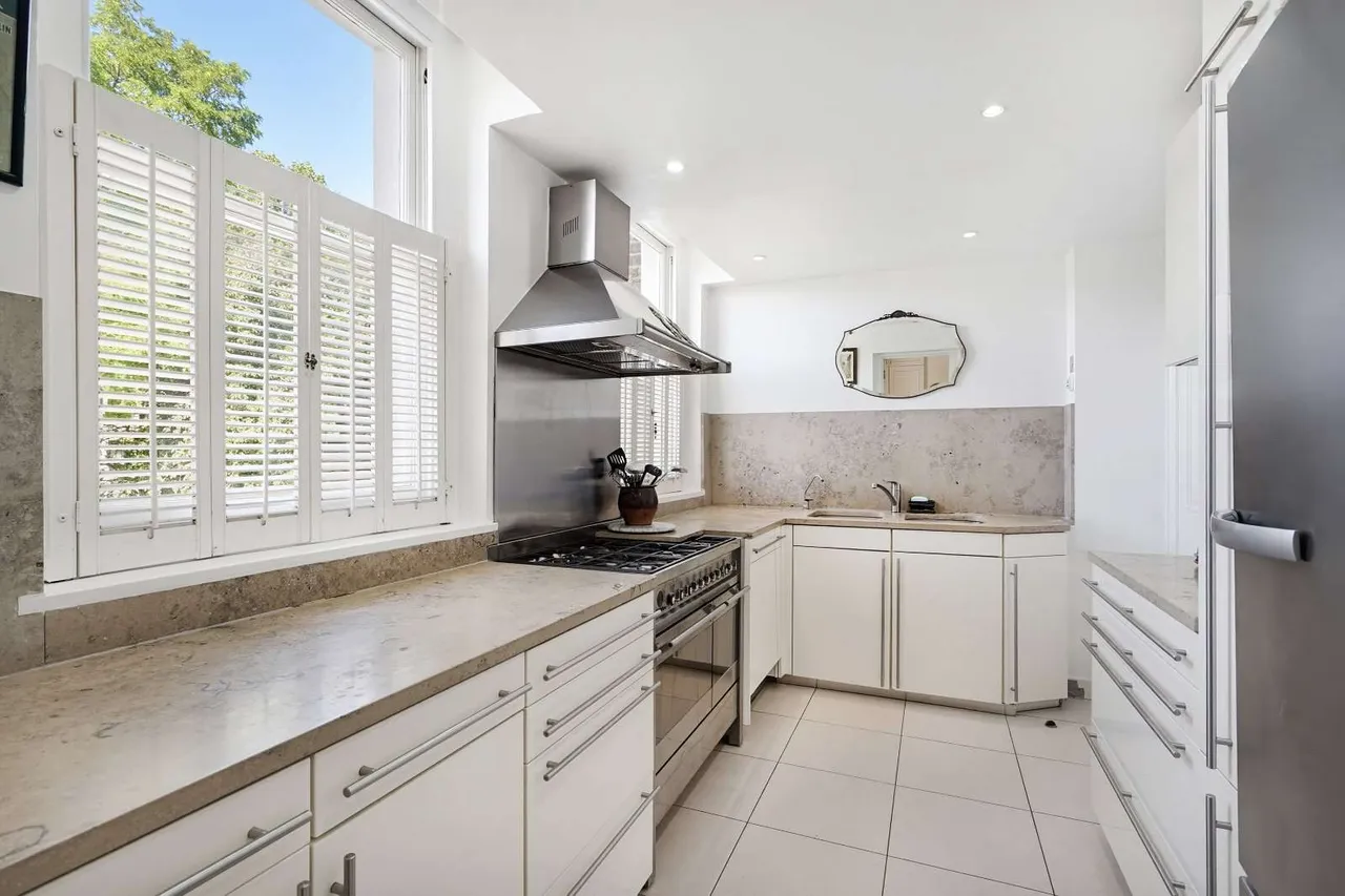 Holland Park Avenue, Holland Park, London, W11 3QY, photo 5