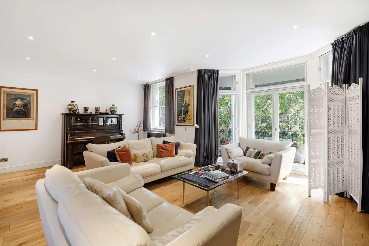 Holland Park Avenue, Holland Park, London, W11 3QY, photo 3
