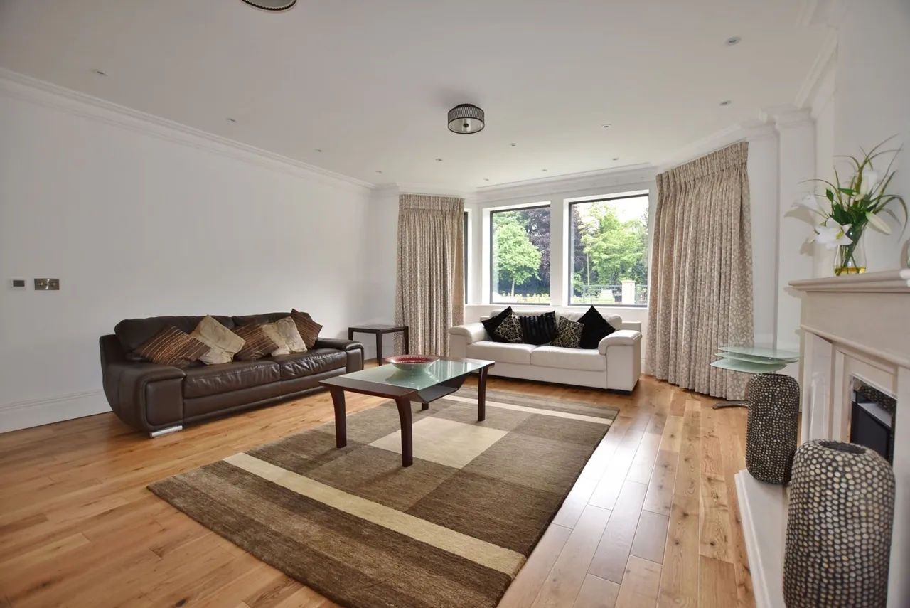 Hale Road, Altrincham, photo 4