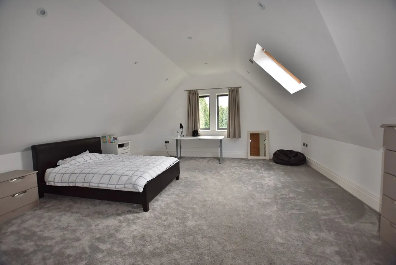Hale Road, Altrincham, photo 8