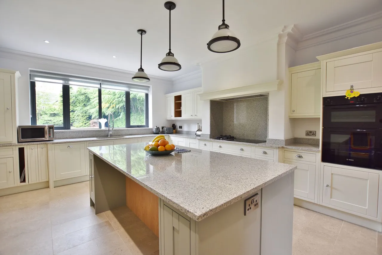 Hale Road, Altrincham, photo 5