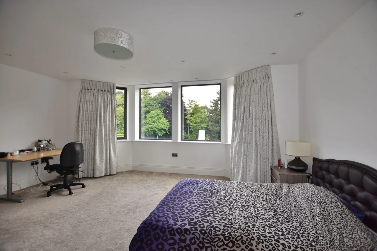 Hale Road, Altrincham, photo 9