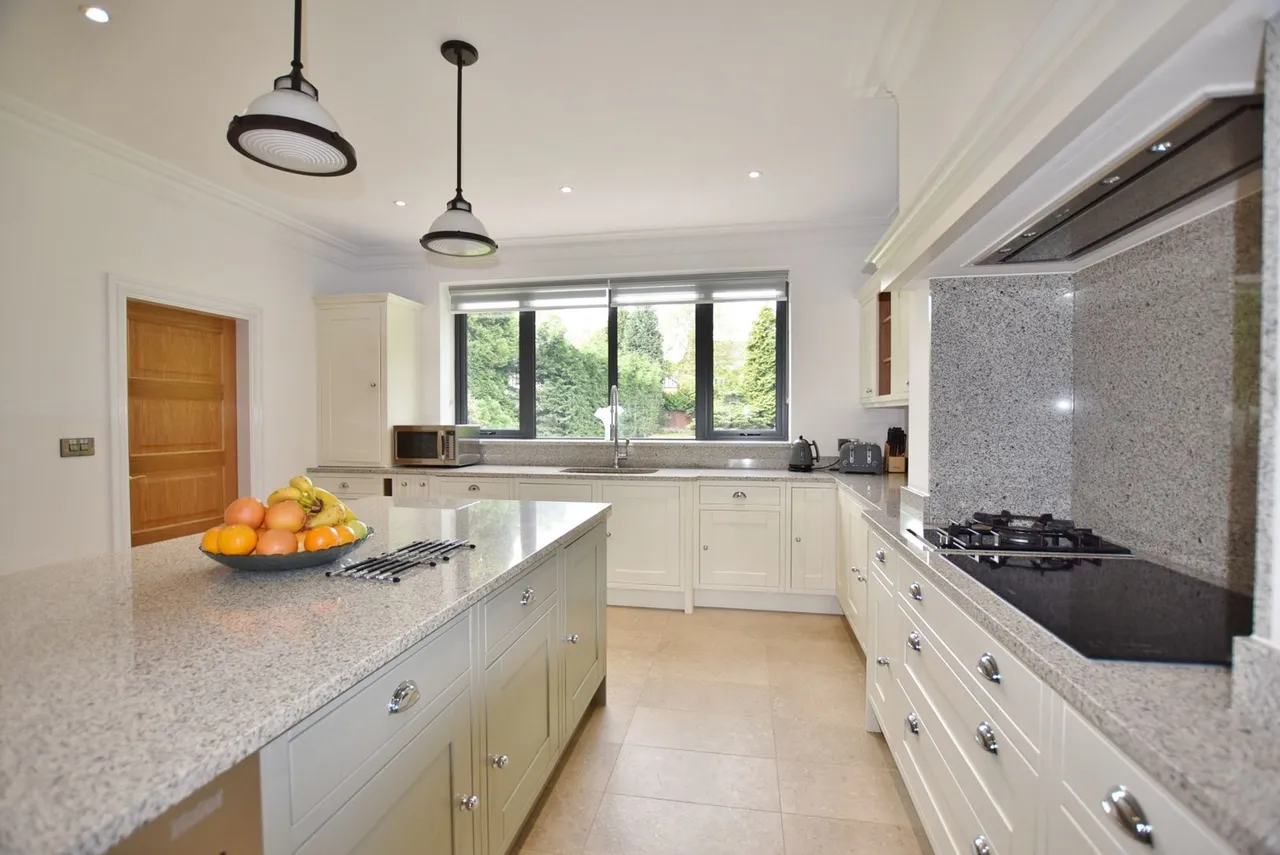 Hale Road, Altrincham, photo 6