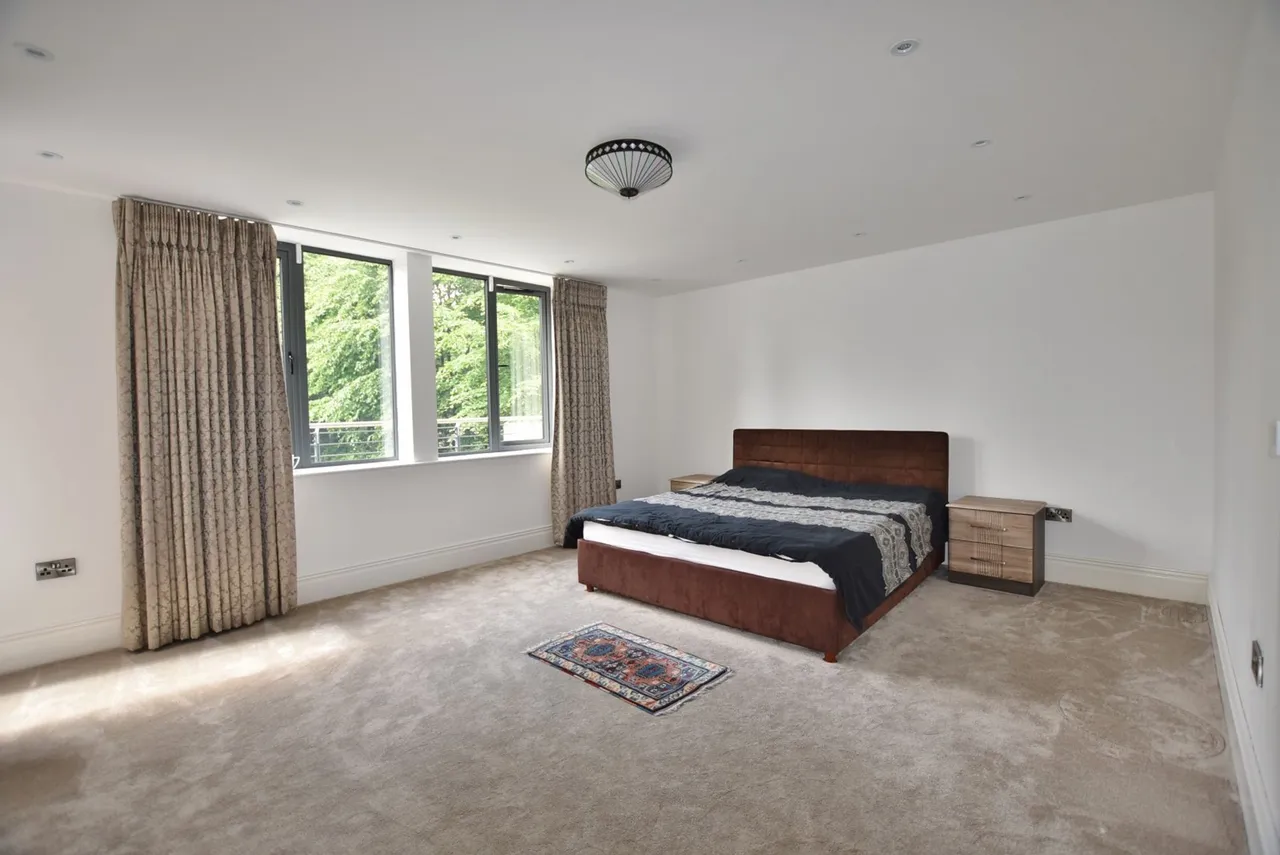 Hale Road, Altrincham, photo 10