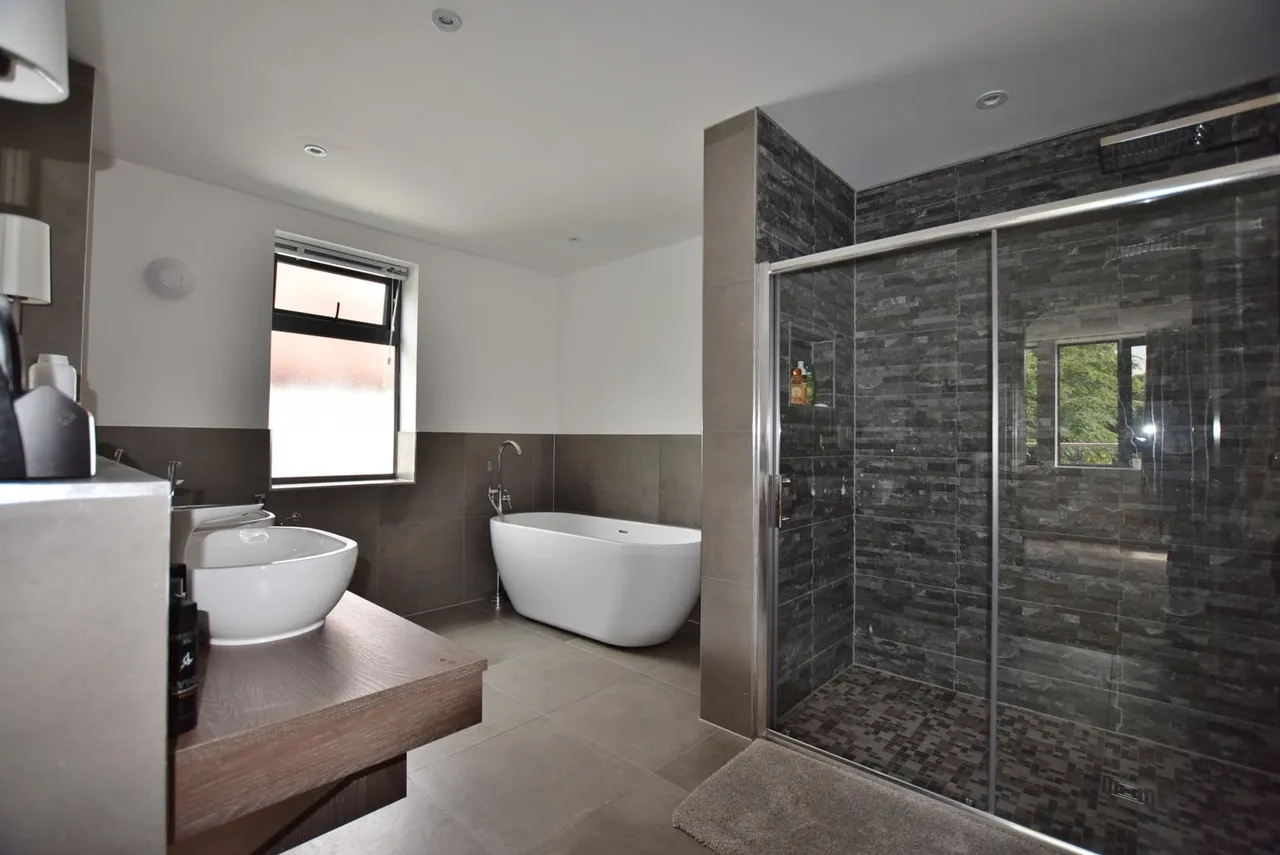 Hale Road, Altrincham, photo 16
