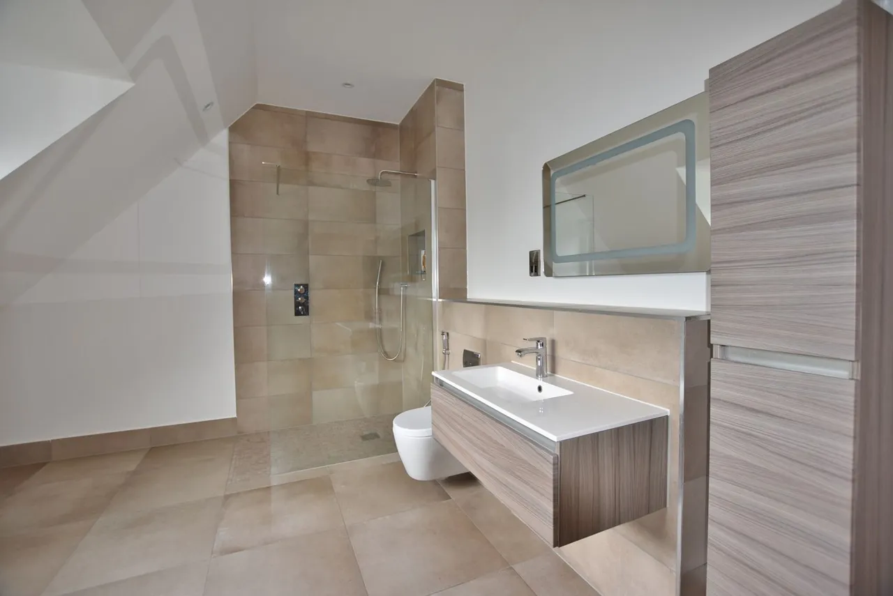 Hale Road, Altrincham, photo 14