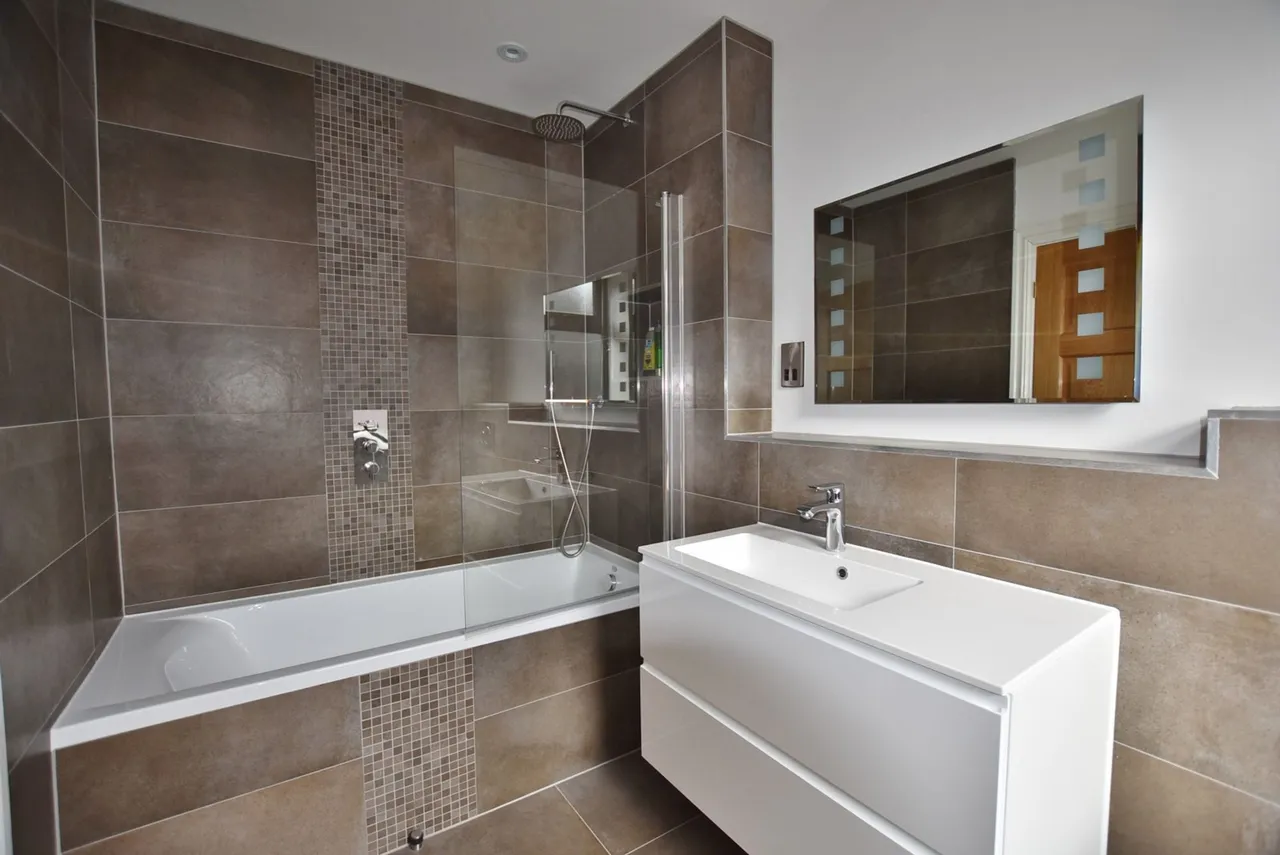 Hale Road, Altrincham, photo 15
