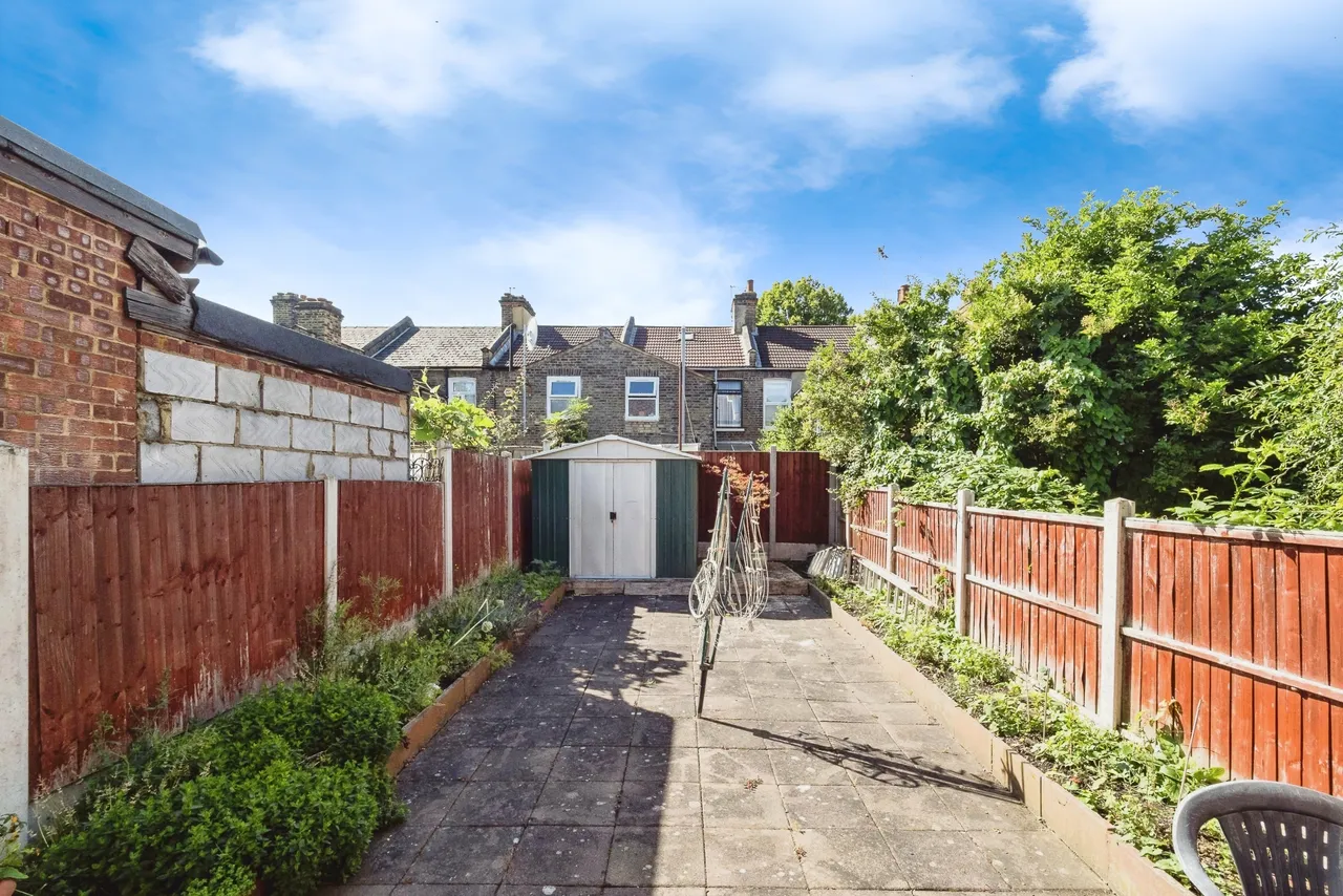 Stirling Road, London, E13, photo 8