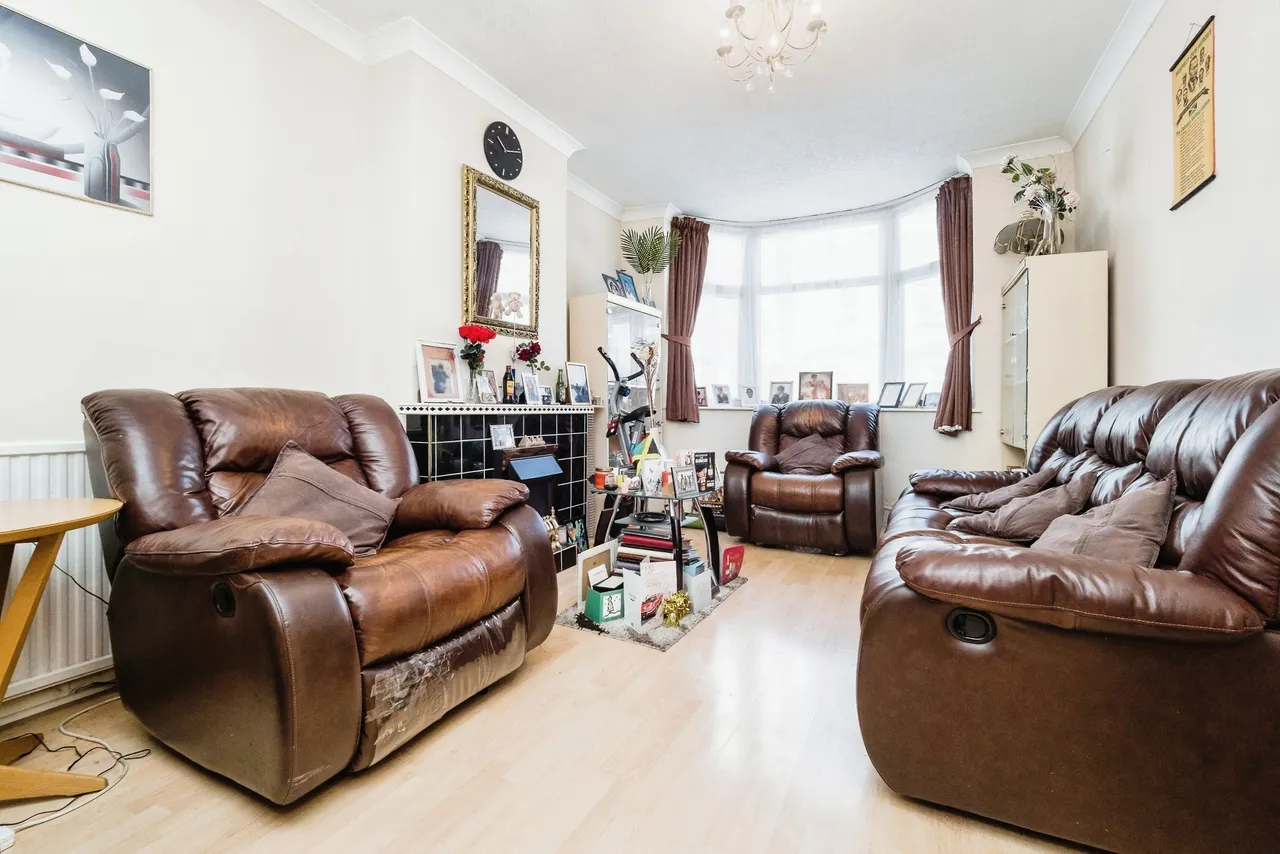 Stirling Road, London, E13, photo 3
